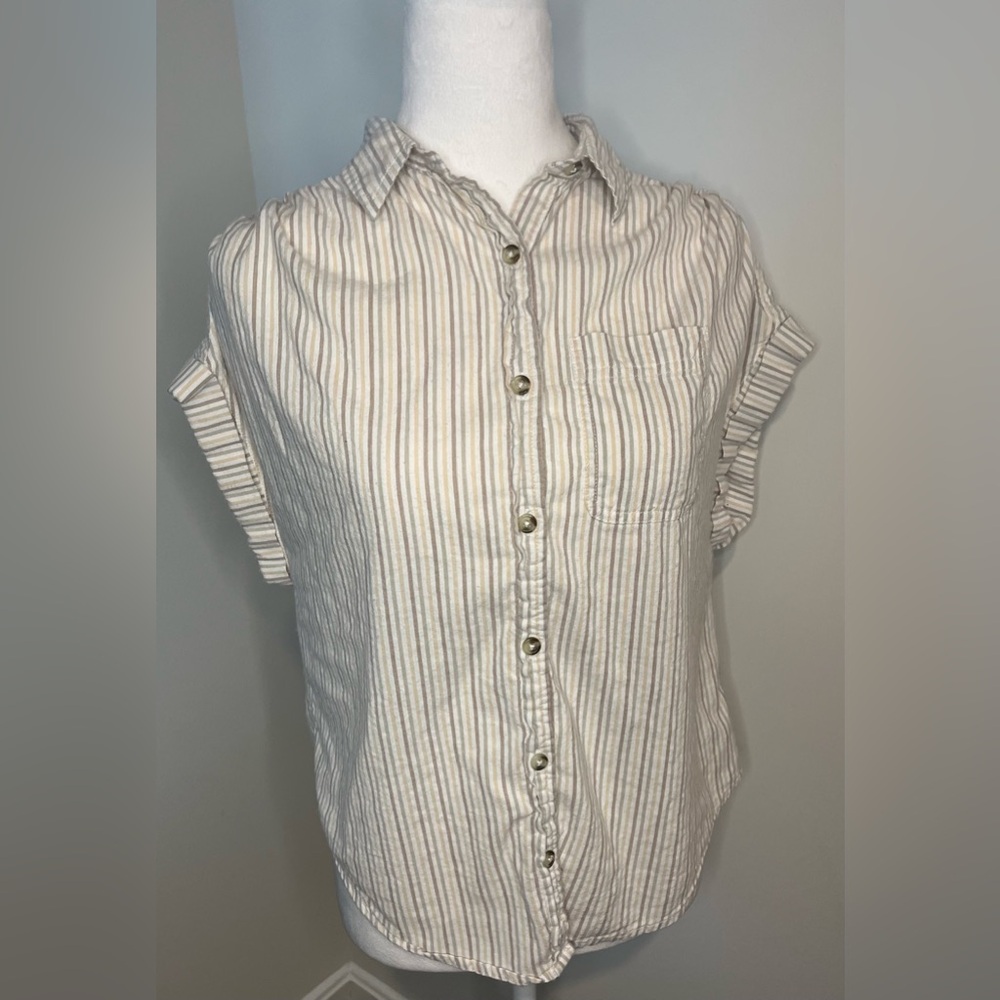 GUC Joppa Size Medium Sleeveless Button Down